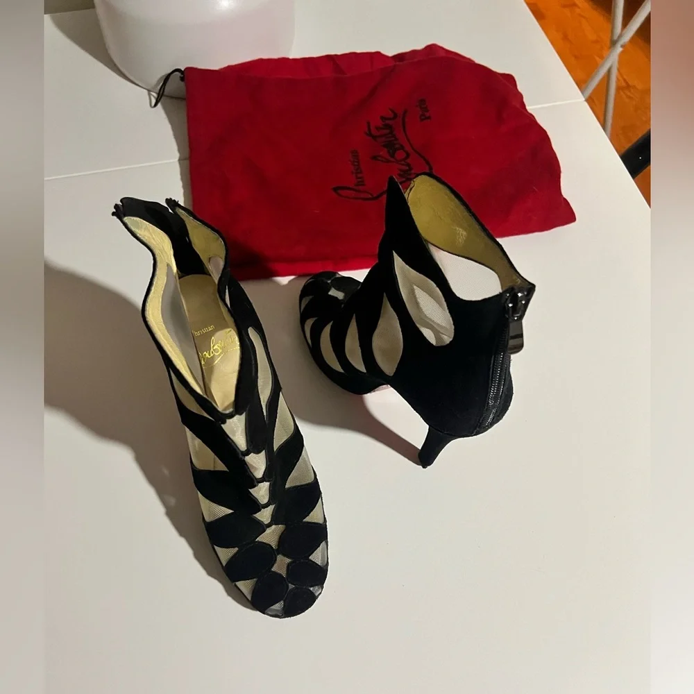 Christian Louboutin Circus Cutout Booties Red Bottom Heels Size 38 / 7.5 🖤✨👠 - Picture 3 of 9